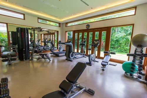Pearl Of Naithon - Beachfront Apartments