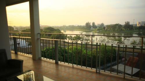 Hotel The Lake Udon