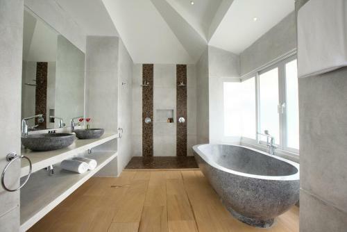 12 Bedroom Luxurious Seaview Villas