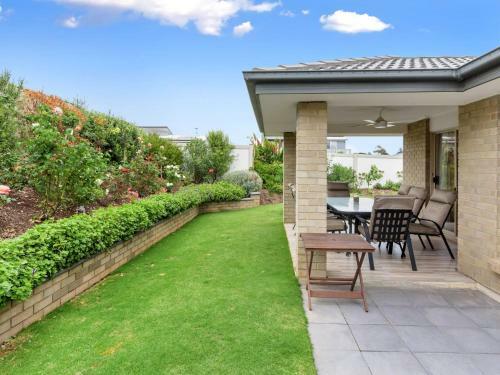 2 Ulonga Court
