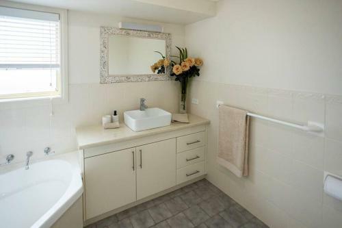 Contractor's Heaven And Entertainer