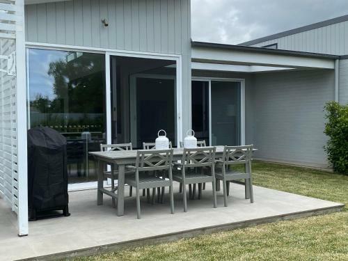 Stylish Comfort & Centrally Located!