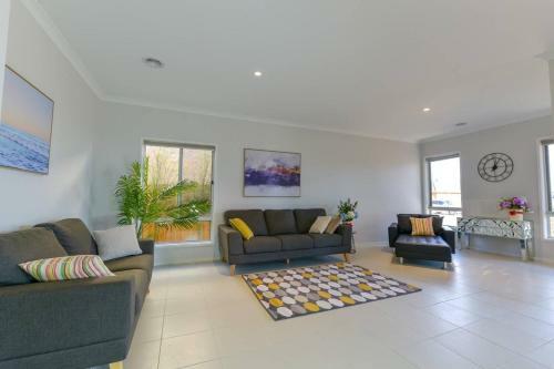 Waterfront Grand Villa For Big Group