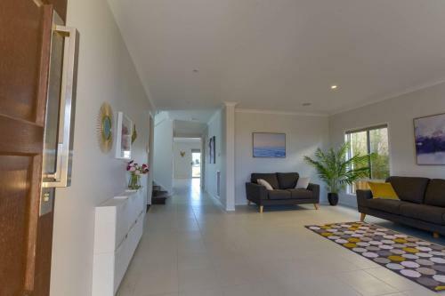Waterfront Grand Villa For Big Group