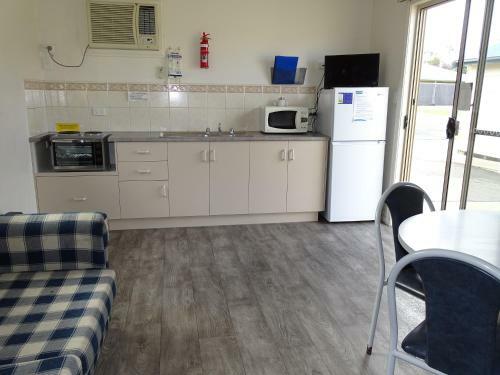 Moonta Bay Cabins - Cabin 8