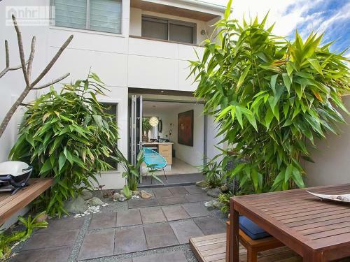 Unit 2 Alamode 27 Noosa Parade