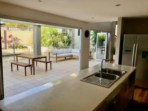 Pacific Lux Beach House With Pool