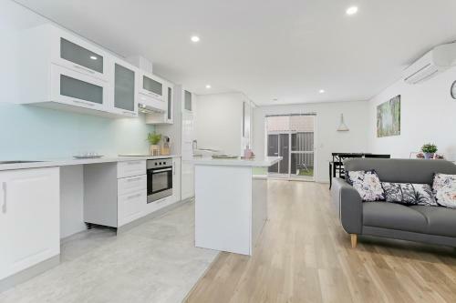 2bed2bath Apartment Close To Airport/city