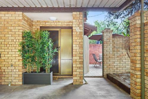 Tranquil Leafy Ewen St - Close To The Beach And Shops