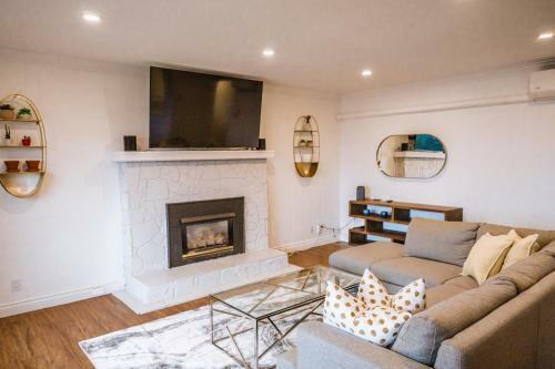 Comfortable Four Bedroom Unit With Lake View