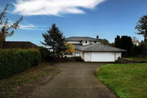 Coastal Breeze Oceanview 3 Bedroom