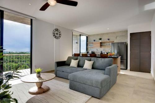 Apartamento 2/2 Ocean View Penthouse In Secure Gated Complex!