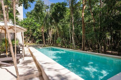 Apartamento 2/2 Ocean View Penthouse In Secure Gated Complex!