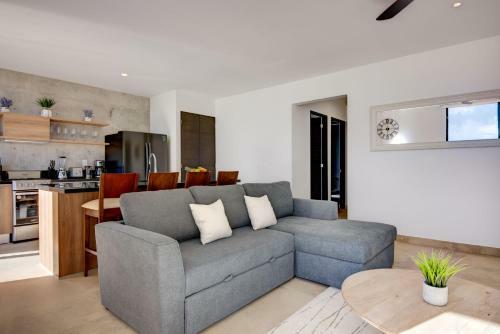 Apartamento 2/2 Ocean View Penthouse In Secure Gated Complex!