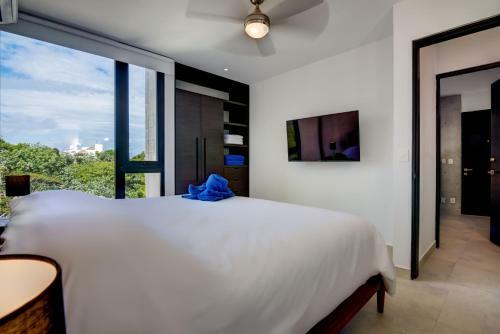 Apartamento 2/2 Ocean View Penthouse In Secure Gated Complex!