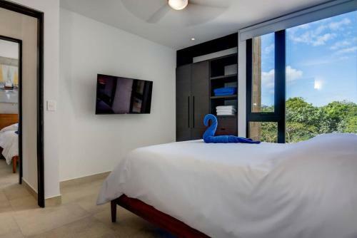 Apartamento 2/2 Ocean View Penthouse In Secure Gated Complex!