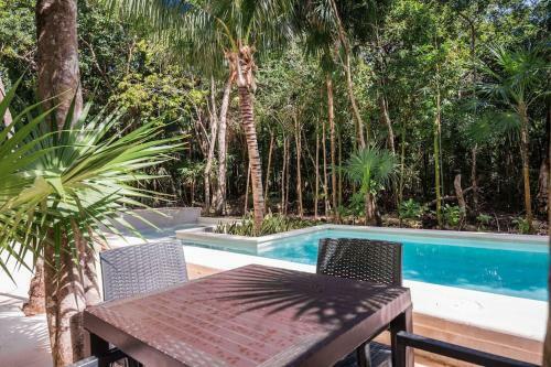 Apartamento 2/2 Ocean View Penthouse In Secure Gated Complex!