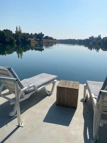 Houseboat Bliss