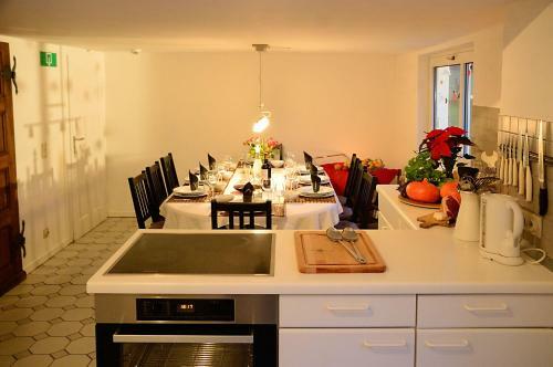 Ruhiges, Gem�tliches Ferienhaus Mit Gro�em Garten