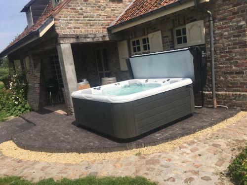 Cozy Mansion In West Flanders With Jacuzzi