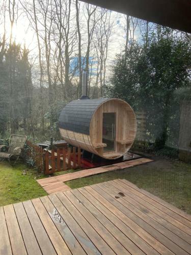 Charming House In The Woods With Private Wellness