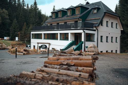 Hostal Chata Pod Ob?�m Hradem