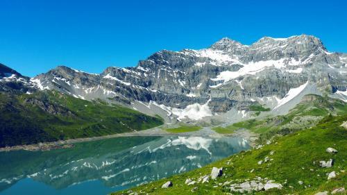 Lieu Secret Dans Les Alpes Suisses