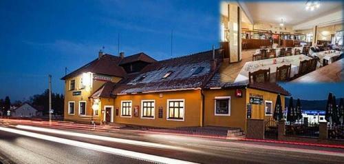 Hostal Restaurace U Kom�na