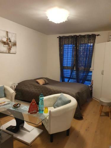 Chambre Aux Bord de L'areuse