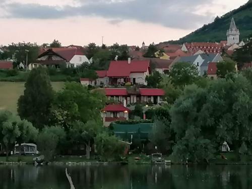 Hostal Penzion Nad Jezerem