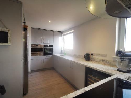 A Place With A View - 2 Bed Village Apartment