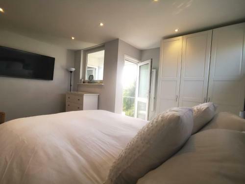 A Place With A View - 2 Bed Village Apartment