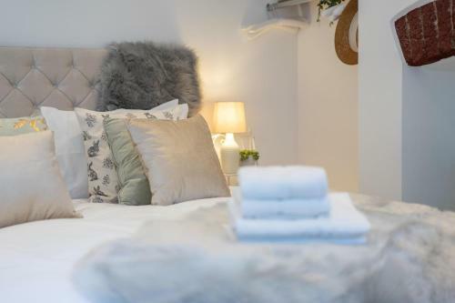 Central Apartment With Patio And Free Parking!