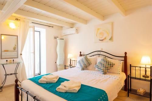 Alonaki House