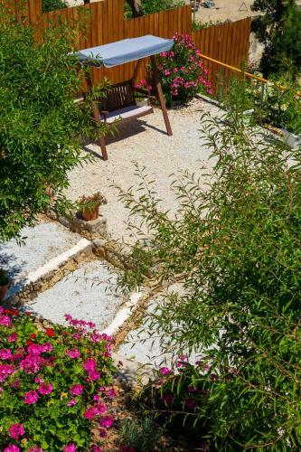 Alonaki House