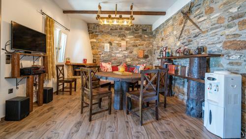 Flora's Beach And Pool Villa In Syros