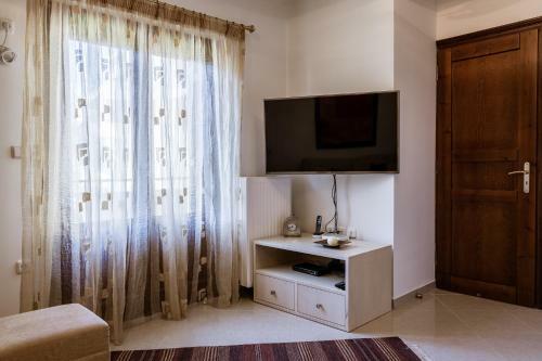 Cactus Maisonette Near Airport