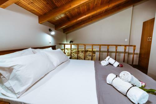 Villa Ellafos Traditional Living