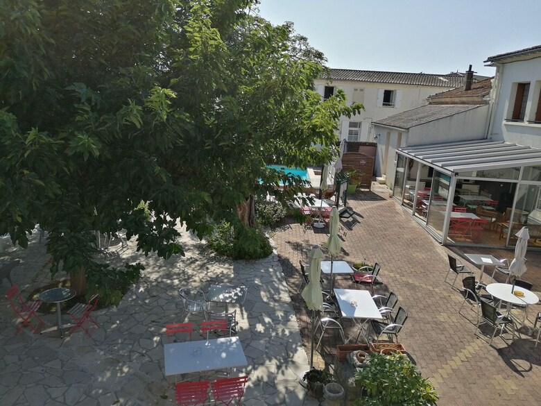Hotel Les Vieux Acacias