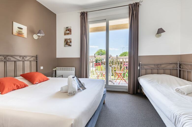 Hotel Les Vieux Acacias
