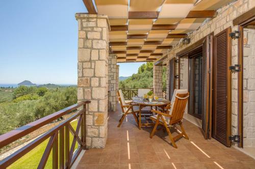 Paradise Home - On The Hill!