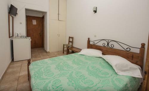 Posada Orfanos Loutraki Rooms