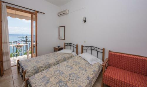 Posada Orfanos Loutraki Rooms