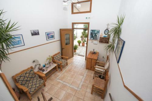 Posada Orfanos Loutraki Rooms