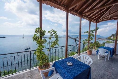 Posada Orfanos Loutraki Rooms