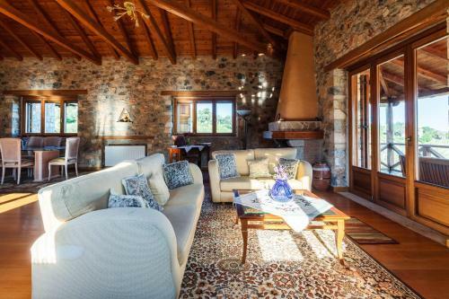 Olive Grove Haven - Bespoke Design, Top Location