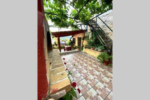 Nikos Traditional House