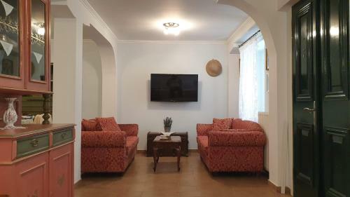 Mikro Spitaki (little House)
