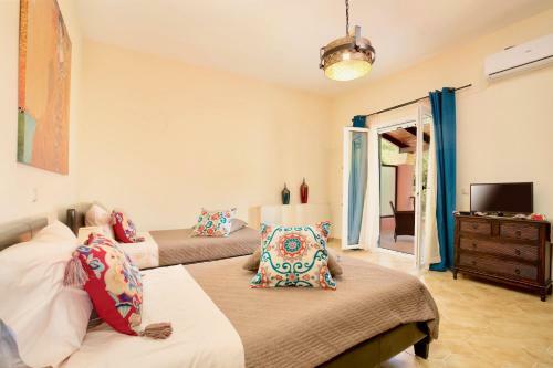 Portview Luxury City Villa With Private Pool