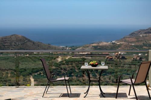 Mariou Hillview Villa With Pool